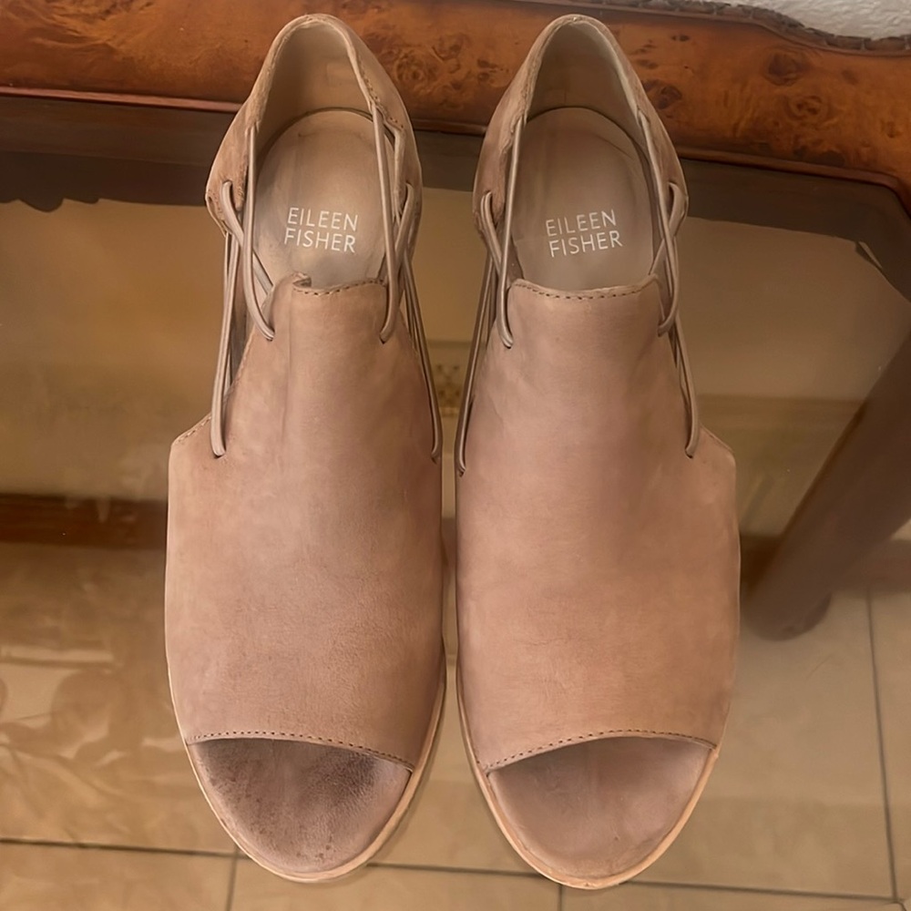 Brand new Eileen Fisher tan leather shoes size 8 with 3 inch wooden heel
